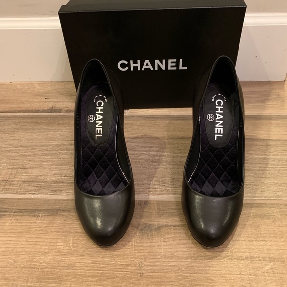 Black Chanel Pumps - Picture 6 of 7